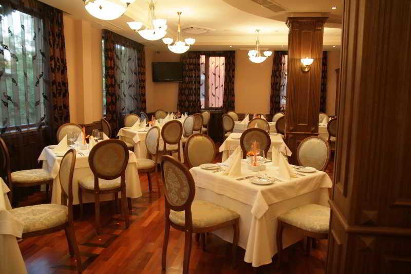 היסריה Hotel Club Central מסעדה תמונה